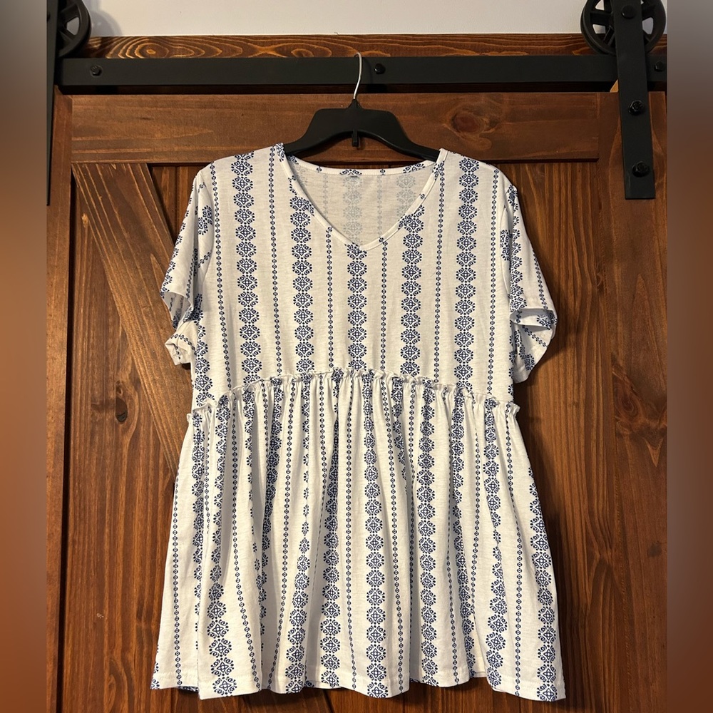 White flow, short sleeve top